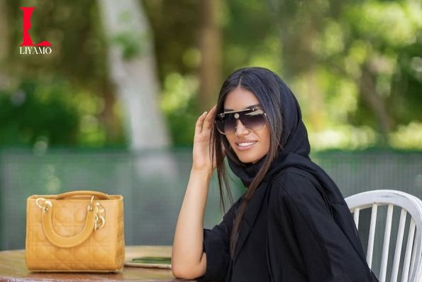 ست کردن کیف با استایل